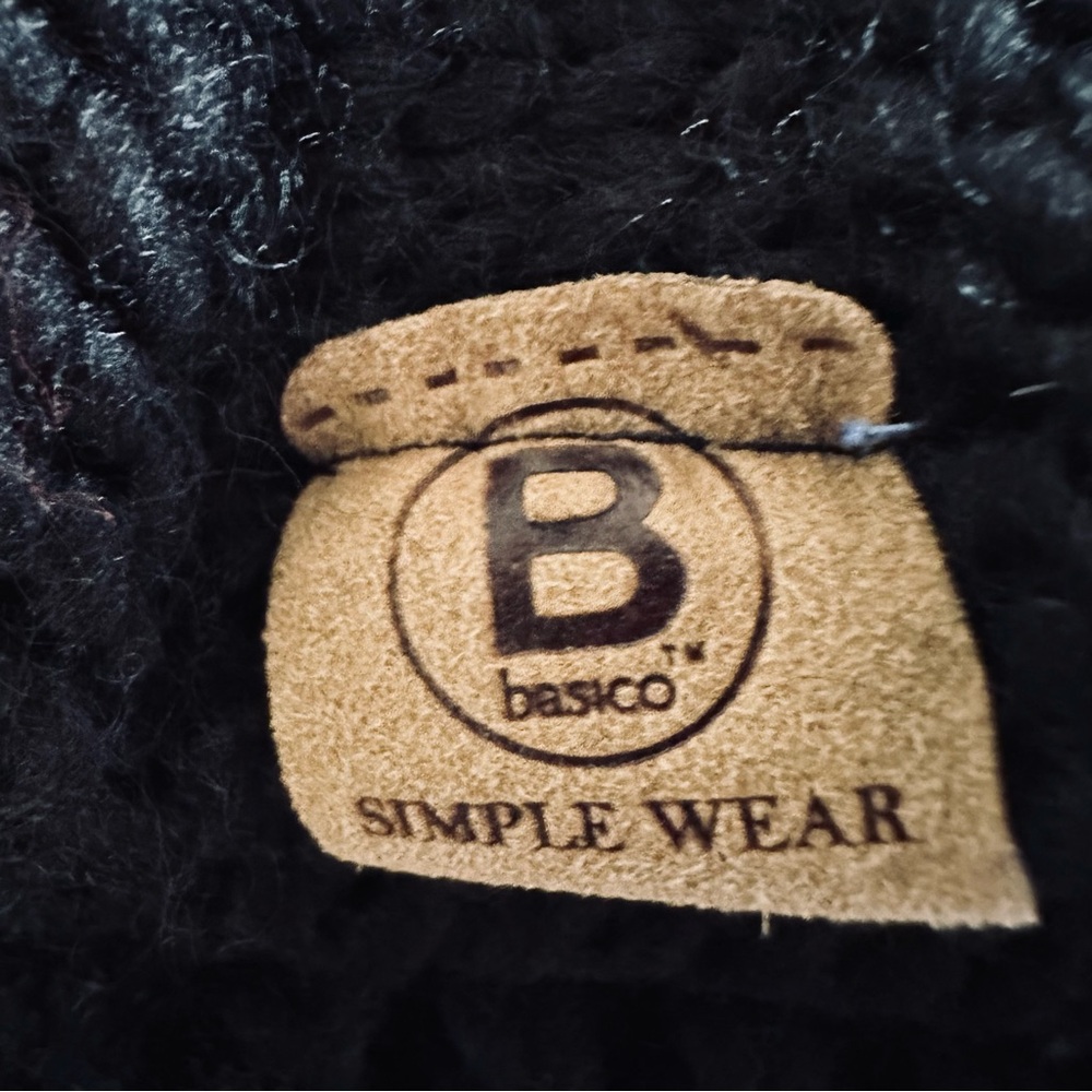 Basico Infinity Scarf Black OS - Picture 3 of 4